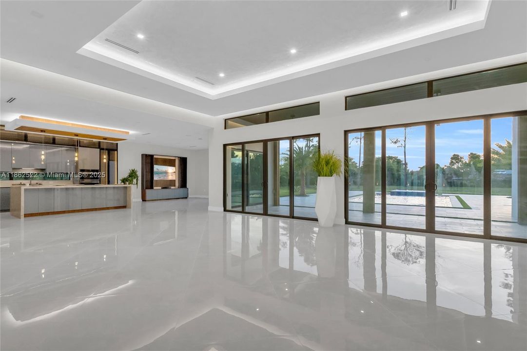 最近售出: $2,043,000 (4 贝兹, 3 浴室, 3350 平方英尺)