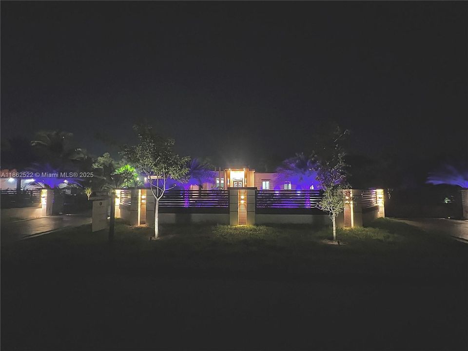 最近售出: $2,043,000 (4 贝兹, 3 浴室, 3350 平方英尺)