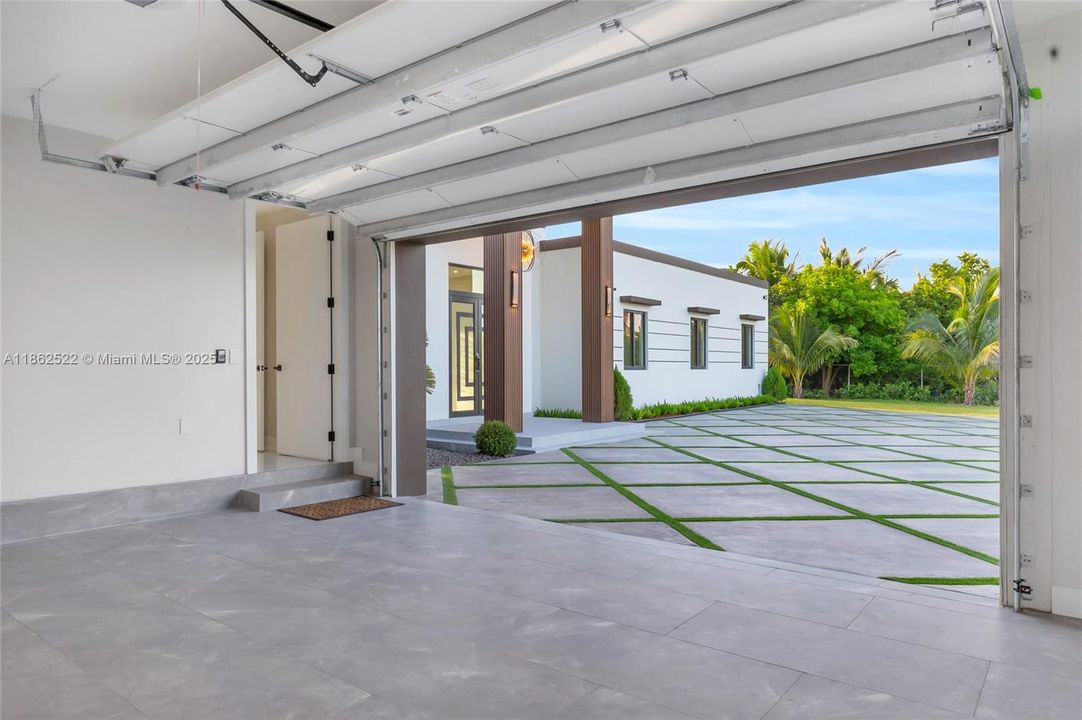 最近售出: $2,043,000 (4 贝兹, 3 浴室, 3350 平方英尺)