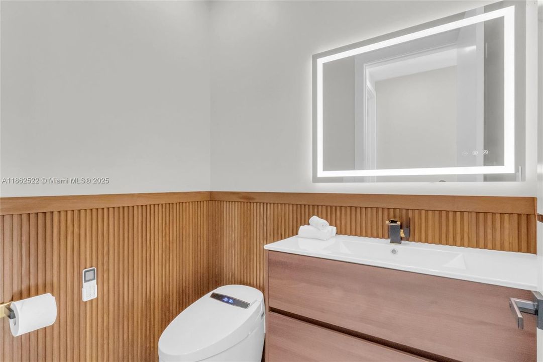 最近售出: $2,043,000 (4 贝兹, 3 浴室, 3350 平方英尺)