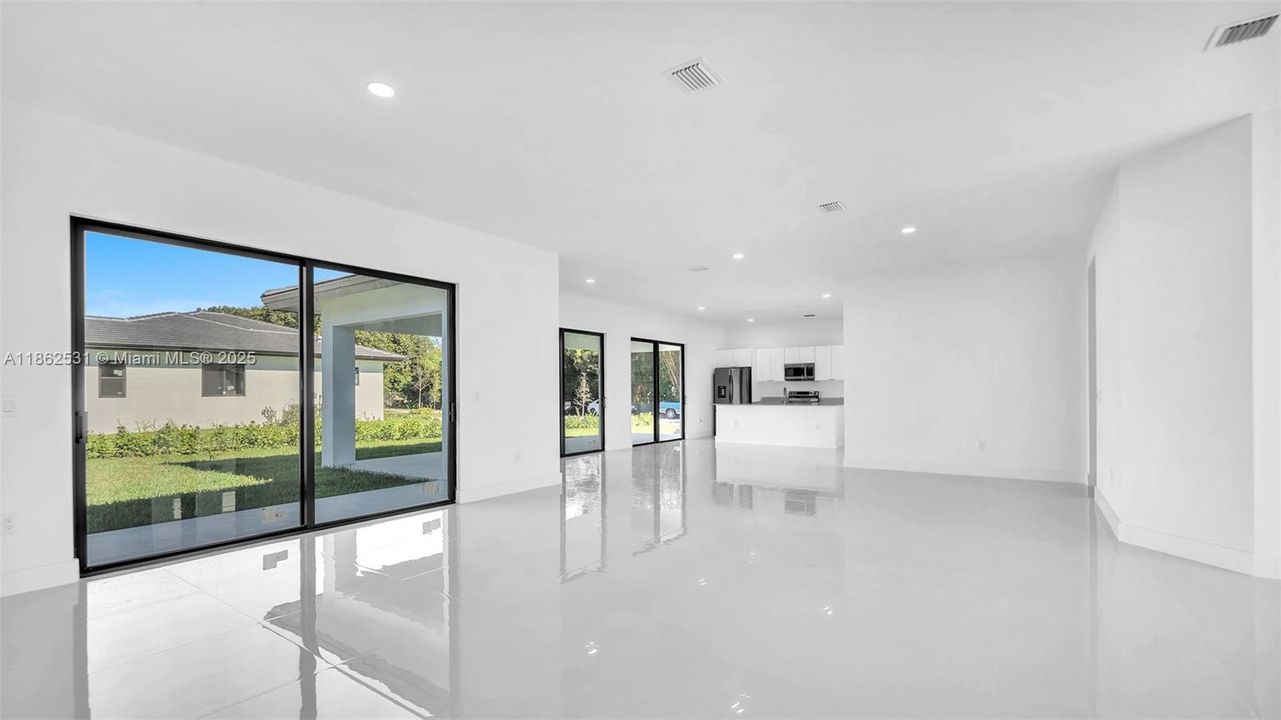 Под контрактом: $1,025,000 (5 спален, 4 ванн, 2850 Квадратных фут)