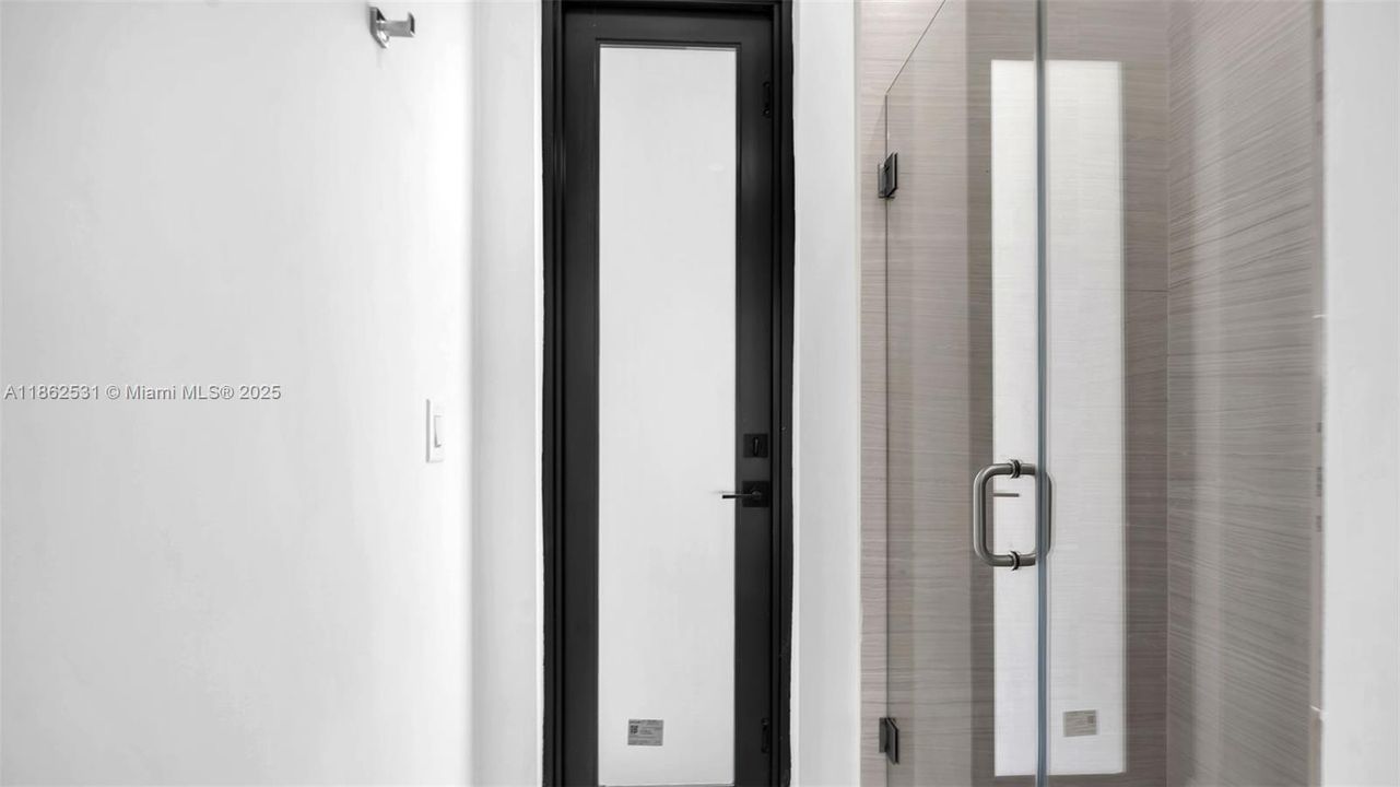 Под контрактом: $1,025,000 (5 спален, 4 ванн, 2850 Квадратных фут)