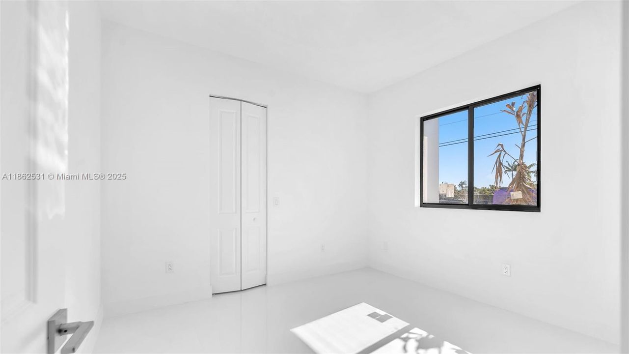 Под контрактом: $1,025,000 (5 спален, 4 ванн, 2850 Квадратных фут)