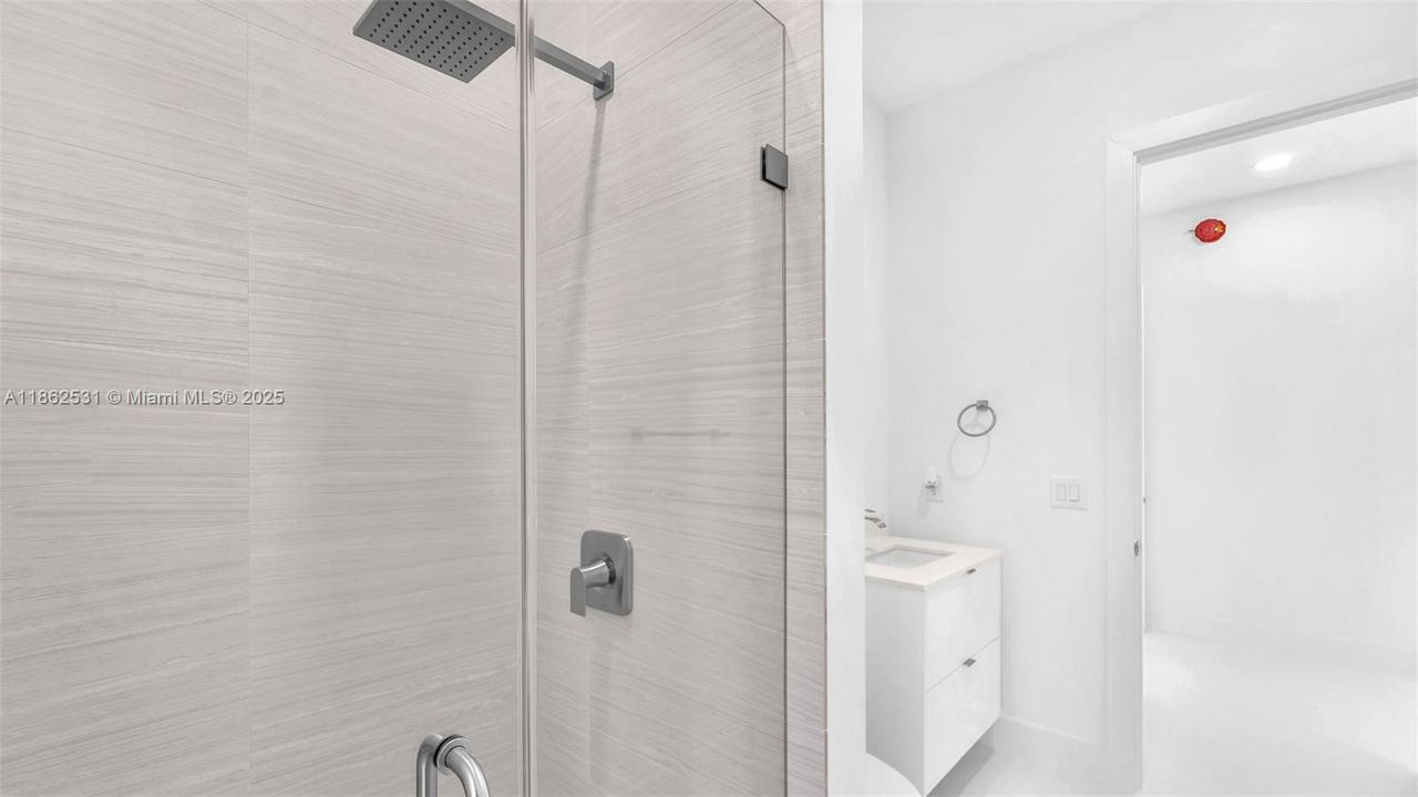 Под контрактом: $1,025,000 (5 спален, 4 ванн, 2850 Квадратных фут)