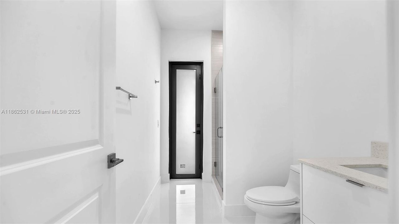 Под контрактом: $1,025,000 (5 спален, 4 ванн, 2850 Квадратных фут)