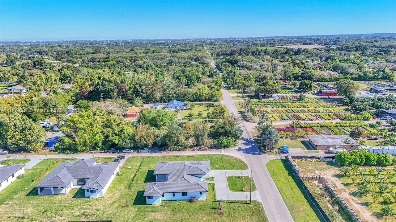 Под контрактом: $1,025,000 (5 спален, 4 ванн, 2850 Квадратных фут)