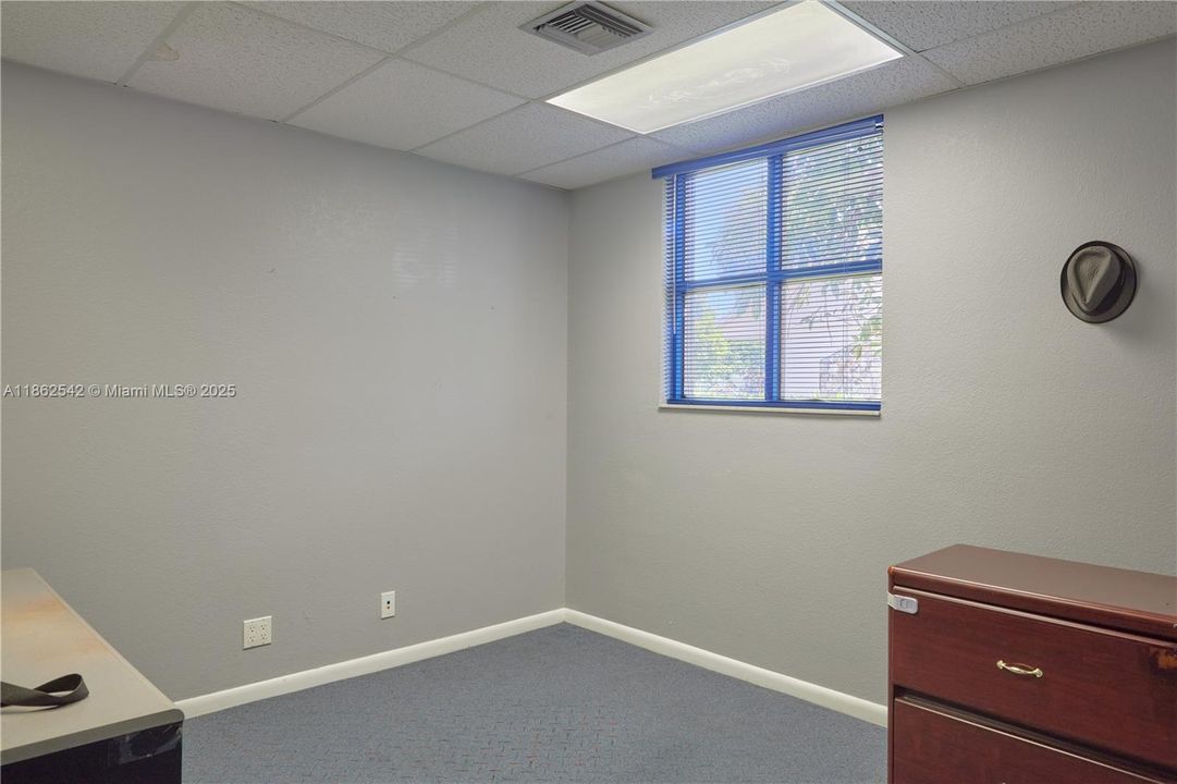 В аренду: $1,400 (0 спален, 0 ванн, 0 Квадратных фут)