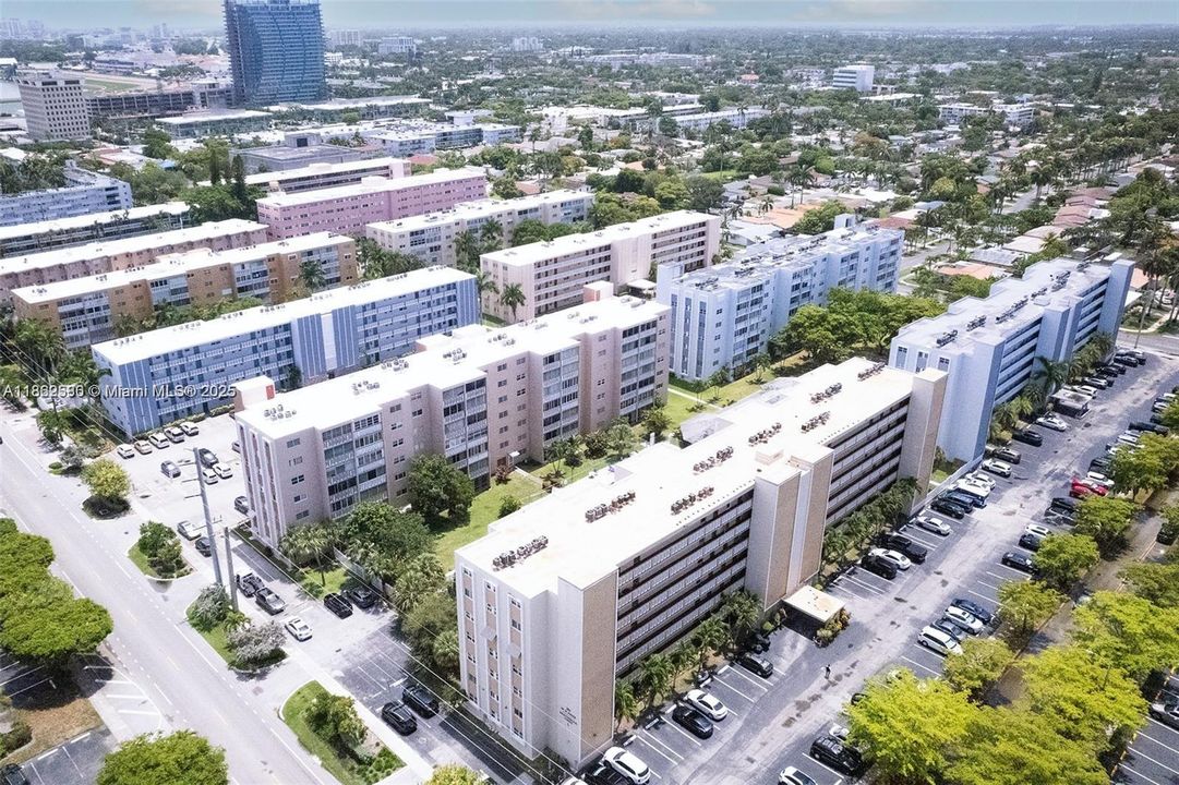 待售: $165,000 (1 贝兹, 1 浴室, 730 平方英尺)