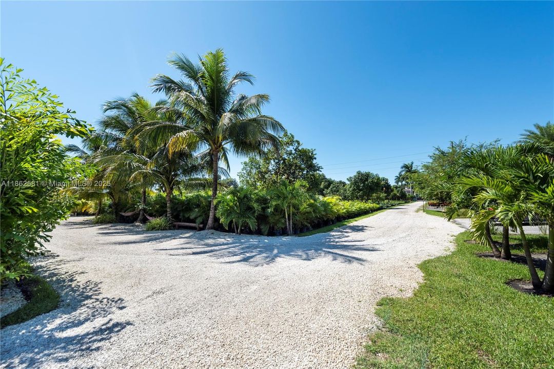 Recently Sold: $2,500,000 (3 beds, 2 baths, 900 Square Feet)