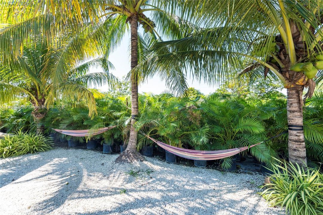 Recently Sold: $2,500,000 (3 beds, 2 baths, 900 Square Feet)