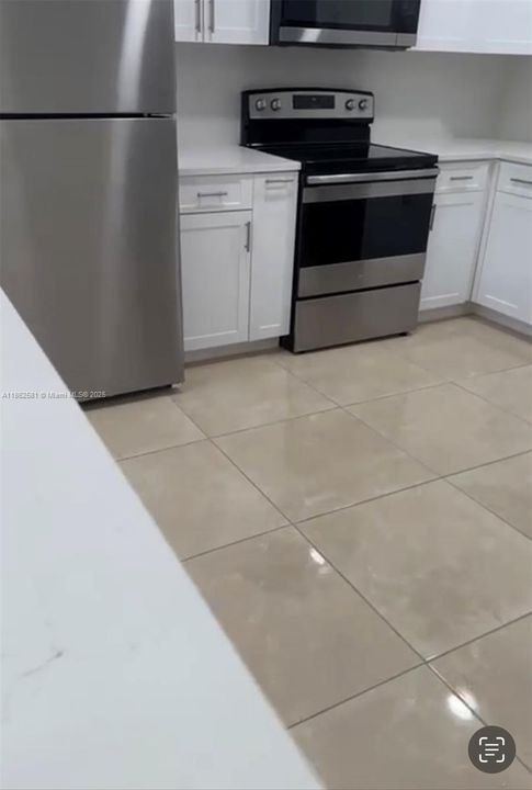 Recently Sold: $2,500,000 (3 beds, 2 baths, 900 Square Feet)