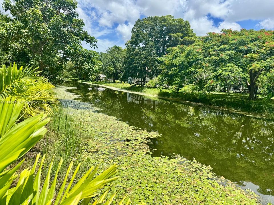 Recently Sold: $2,500,000 (3 beds, 2 baths, 900 Square Feet)