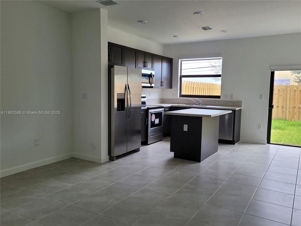 Недавно арендовано: $2,550 (3 спален, 3 ванн, 1328 Квадратных фут)