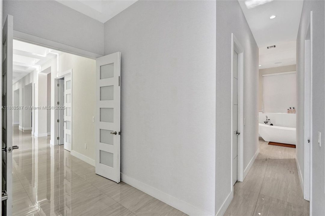 На продажу: $4,350,000 (6 спален, 4 ванн, 4777 Квадратных фут)