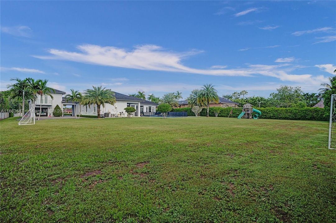 На продажу: $4,350,000 (6 спален, 4 ванн, 4777 Квадратных фут)