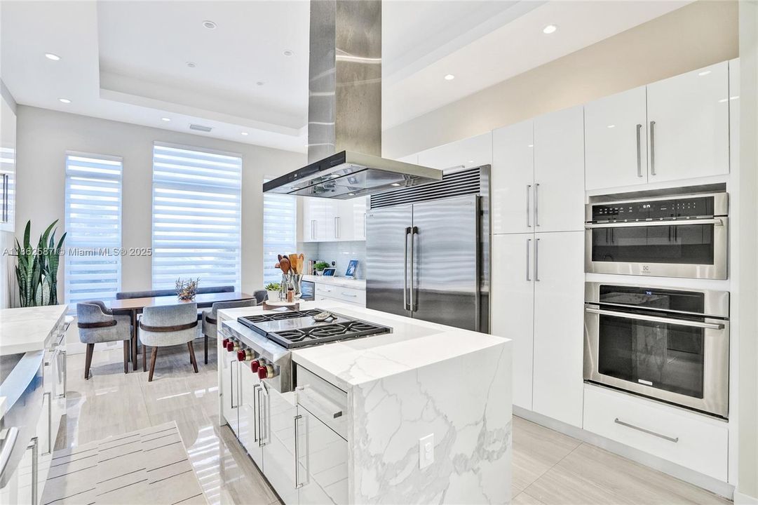 На продажу: $4,350,000 (6 спален, 4 ванн, 4777 Квадратных фут)