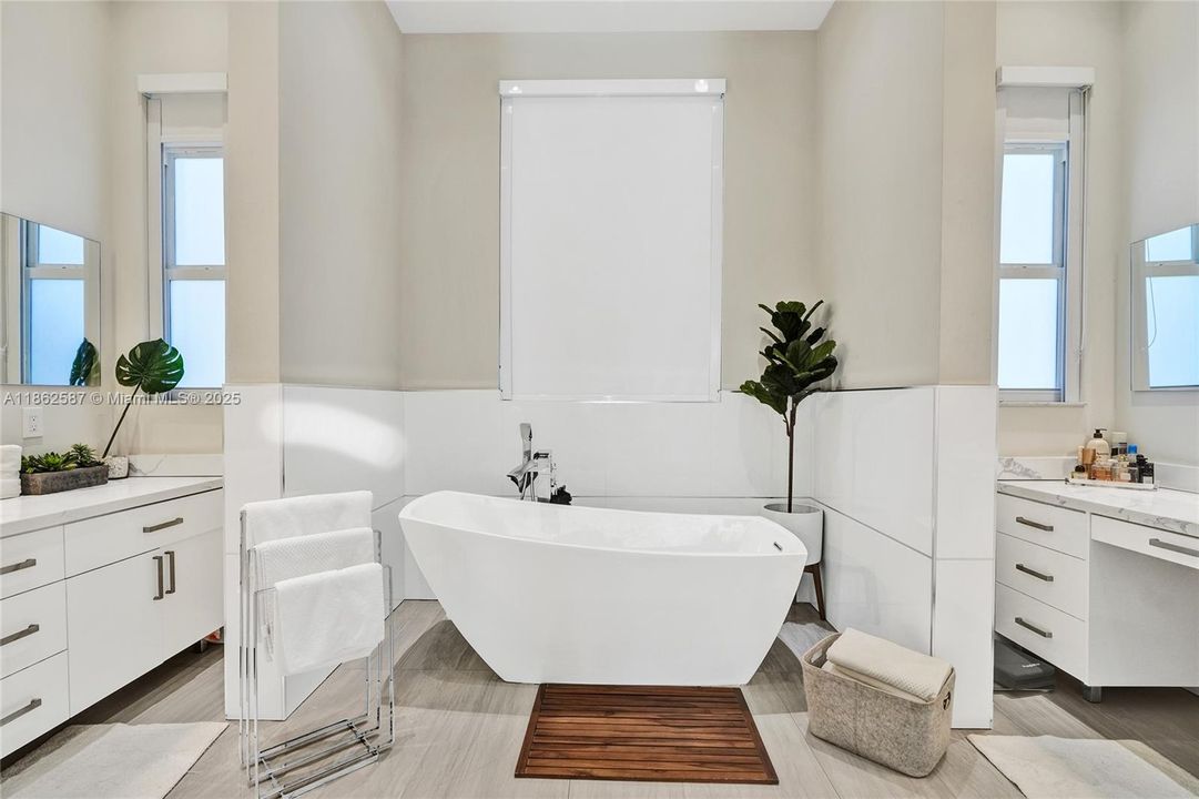 На продажу: $4,350,000 (6 спален, 4 ванн, 4777 Квадратных фут)