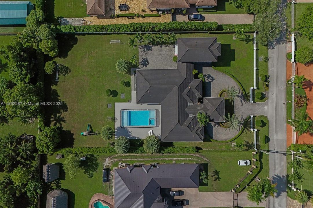 На продажу: $4,350,000 (6 спален, 4 ванн, 4777 Квадратных фут)