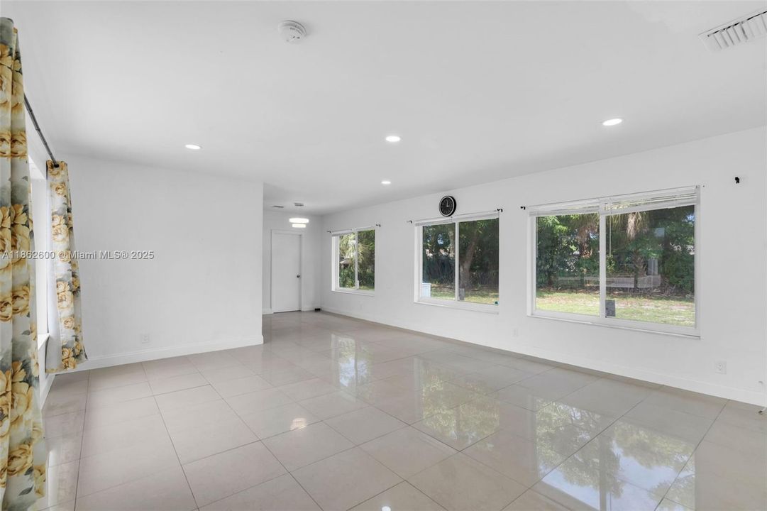 Activo con contrato: $400,000 (3 camas, 2 baños, 1144 Pies cuadrados)