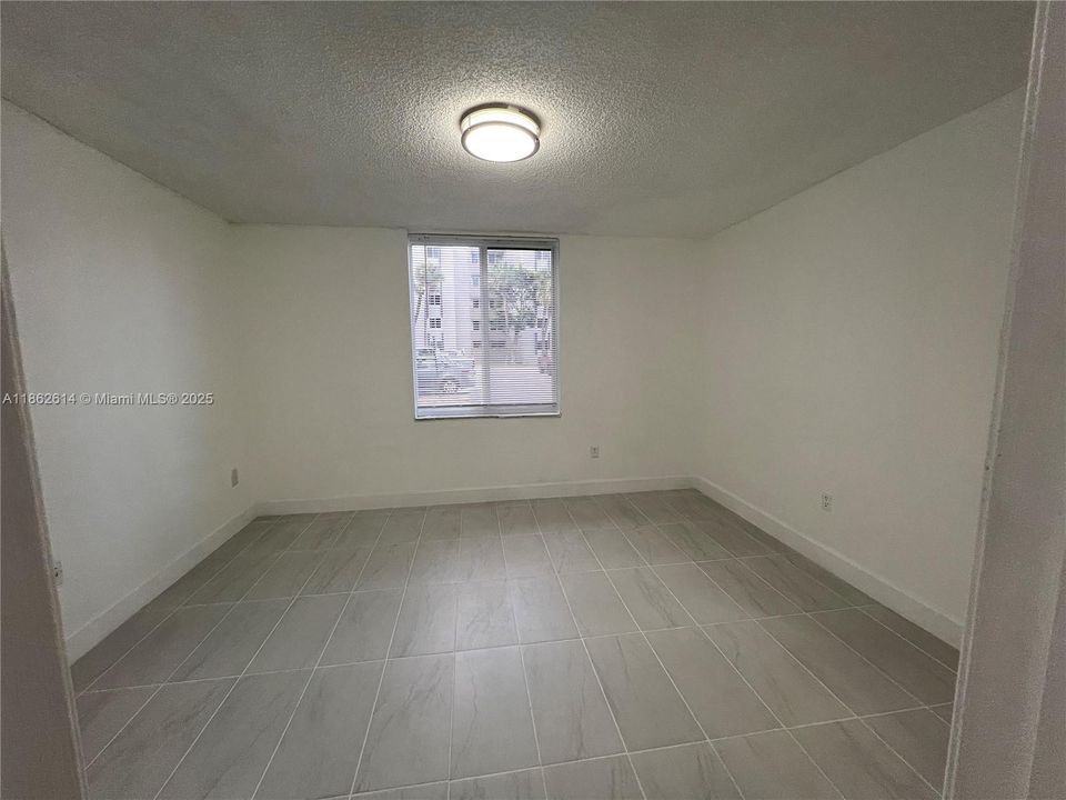 Activo con contrato: $245,000 (2 camas, 2 baños, 960 Pies cuadrados)