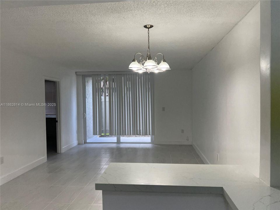 Activo con contrato: $245,000 (2 camas, 2 baños, 960 Pies cuadrados)