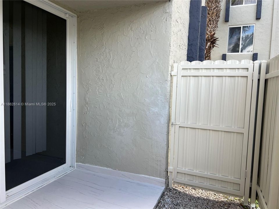 Activo con contrato: $245,000 (2 camas, 2 baños, 960 Pies cuadrados)