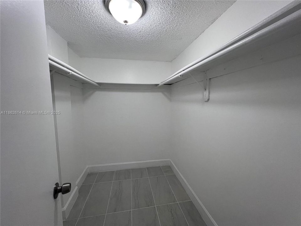 Activo con contrato: $245,000 (2 camas, 2 baños, 960 Pies cuadrados)