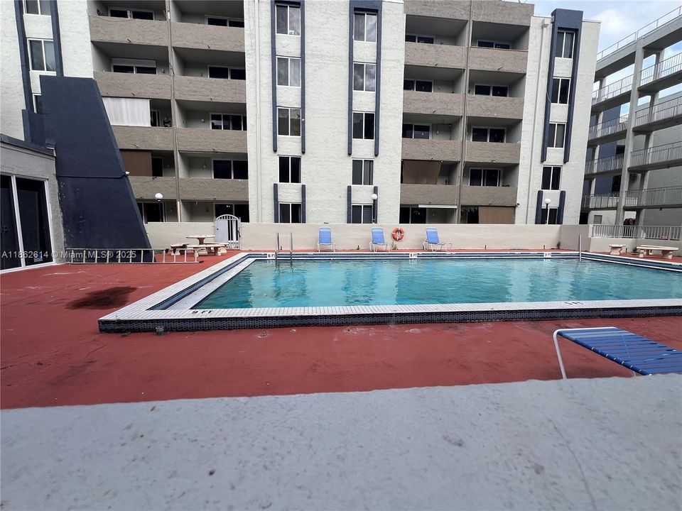 Activo con contrato: $245,000 (2 camas, 2 baños, 960 Pies cuadrados)