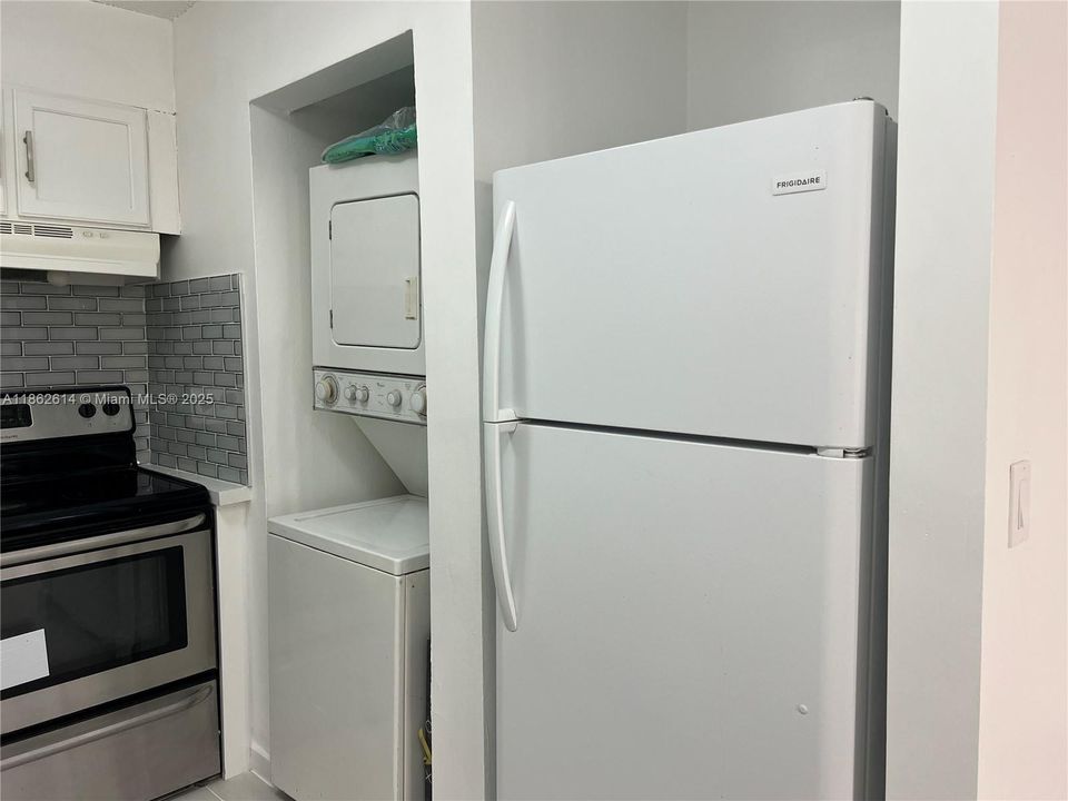 Activo con contrato: $245,000 (2 camas, 2 baños, 960 Pies cuadrados)