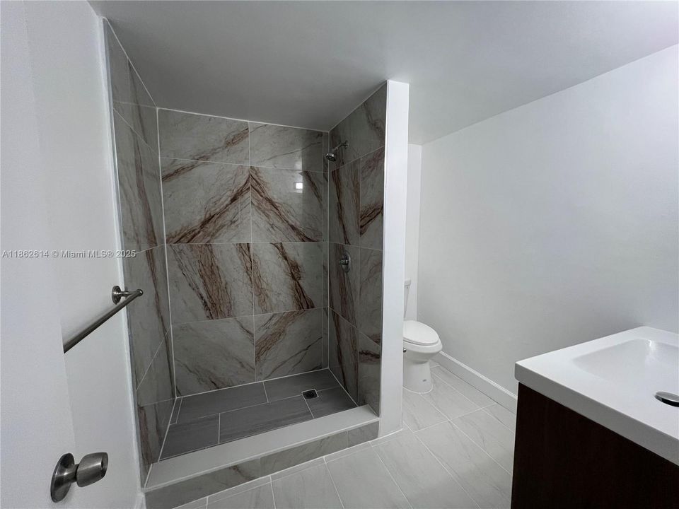 Activo con contrato: $245,000 (2 camas, 2 baños, 960 Pies cuadrados)