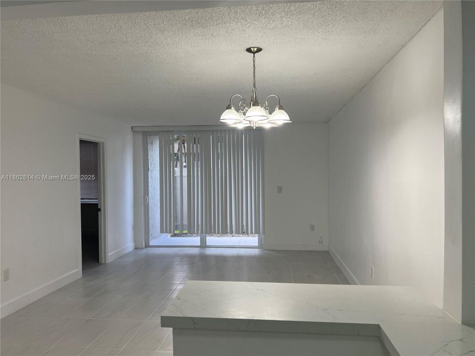 Activo con contrato: $245,000 (2 camas, 2 baños, 960 Pies cuadrados)