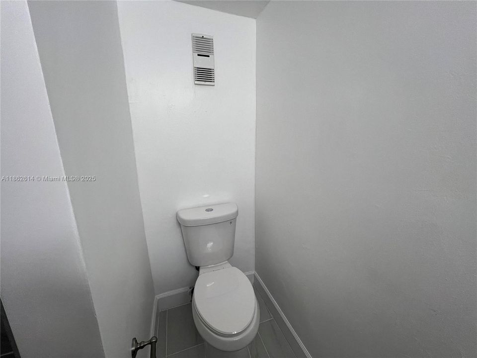 Activo con contrato: $245,000 (2 camas, 2 baños, 960 Pies cuadrados)