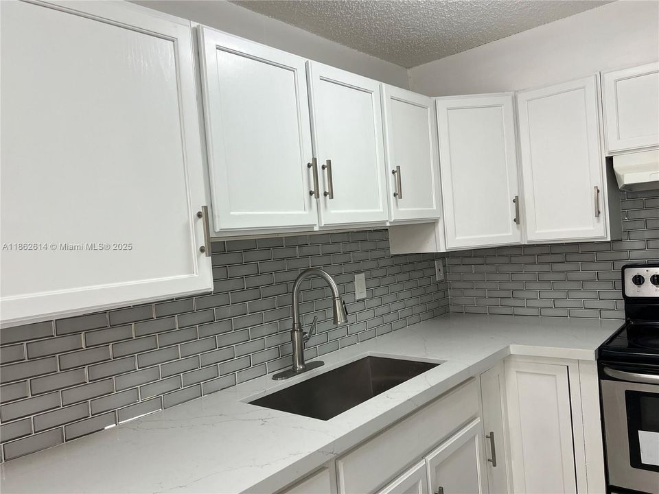 Activo con contrato: $245,000 (2 camas, 2 baños, 960 Pies cuadrados)