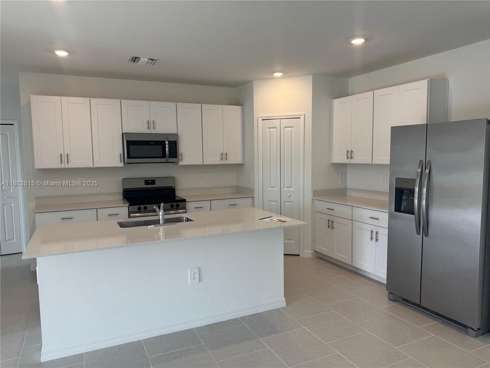 Recently Rented: $2,650 (6 beds, 3 baths, 2463 Square Feet)