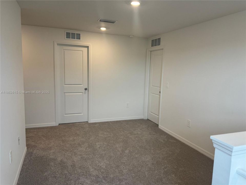 Recently Rented: $2,650 (6 beds, 3 baths, 2463 Square Feet)