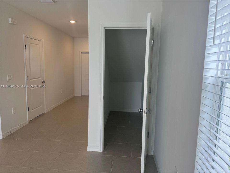 Recently Rented: $2,650 (6 beds, 3 baths, 2463 Square Feet)