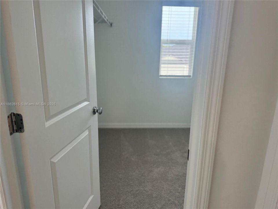 Recently Rented: $2,650 (6 beds, 3 baths, 2463 Square Feet)