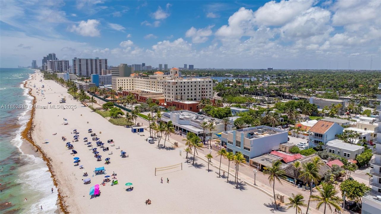 出租: $17,000 (2 贝兹, 2 浴室, 2454 平方英尺)