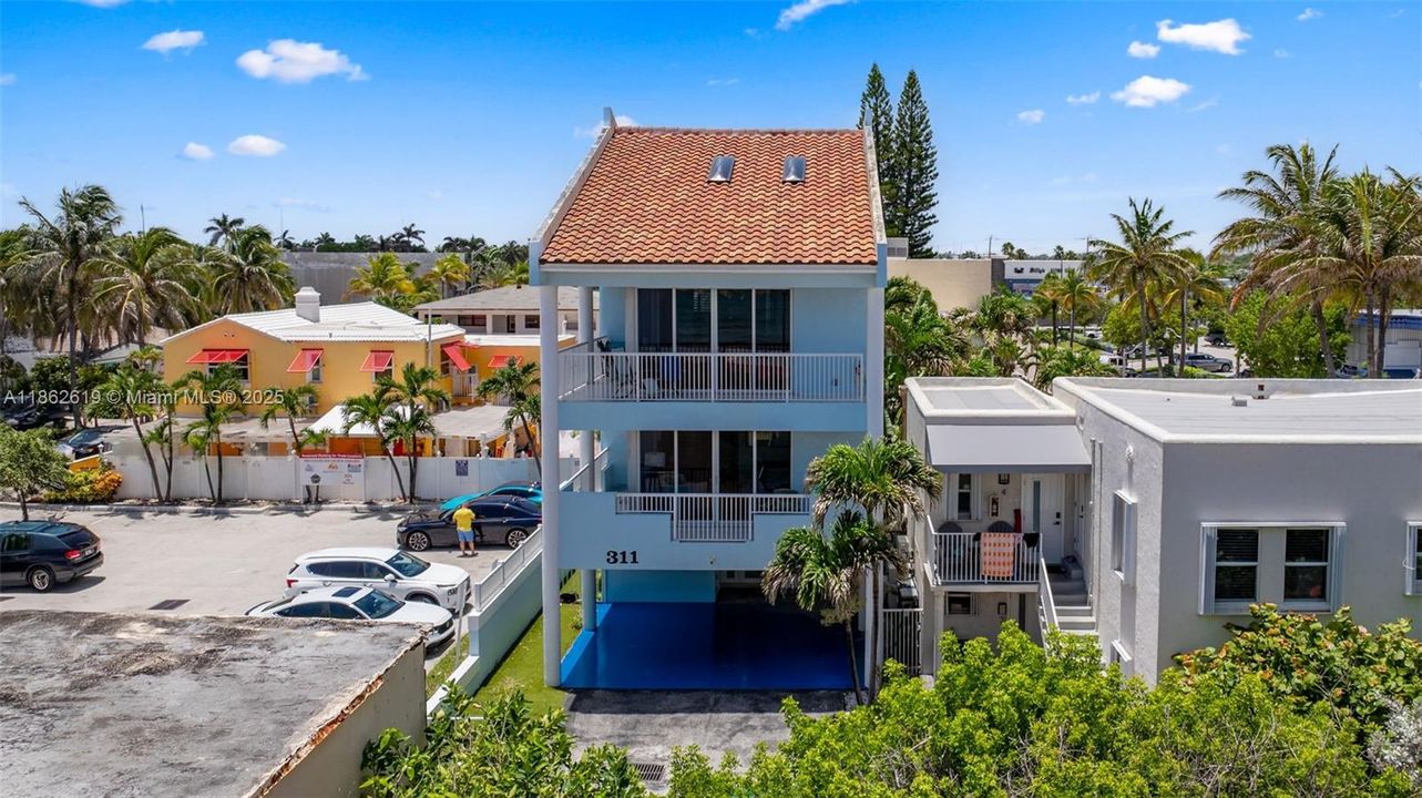 出租: $17,000 (2 贝兹, 2 浴室, 2454 平方英尺)