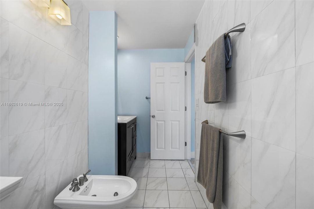 出租: $17,000 (2 贝兹, 2 浴室, 2454 平方英尺)