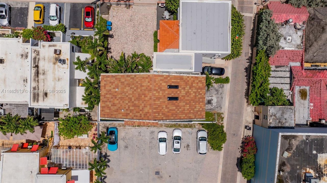 出租: $17,000 (2 贝兹, 2 浴室, 2454 平方英尺)