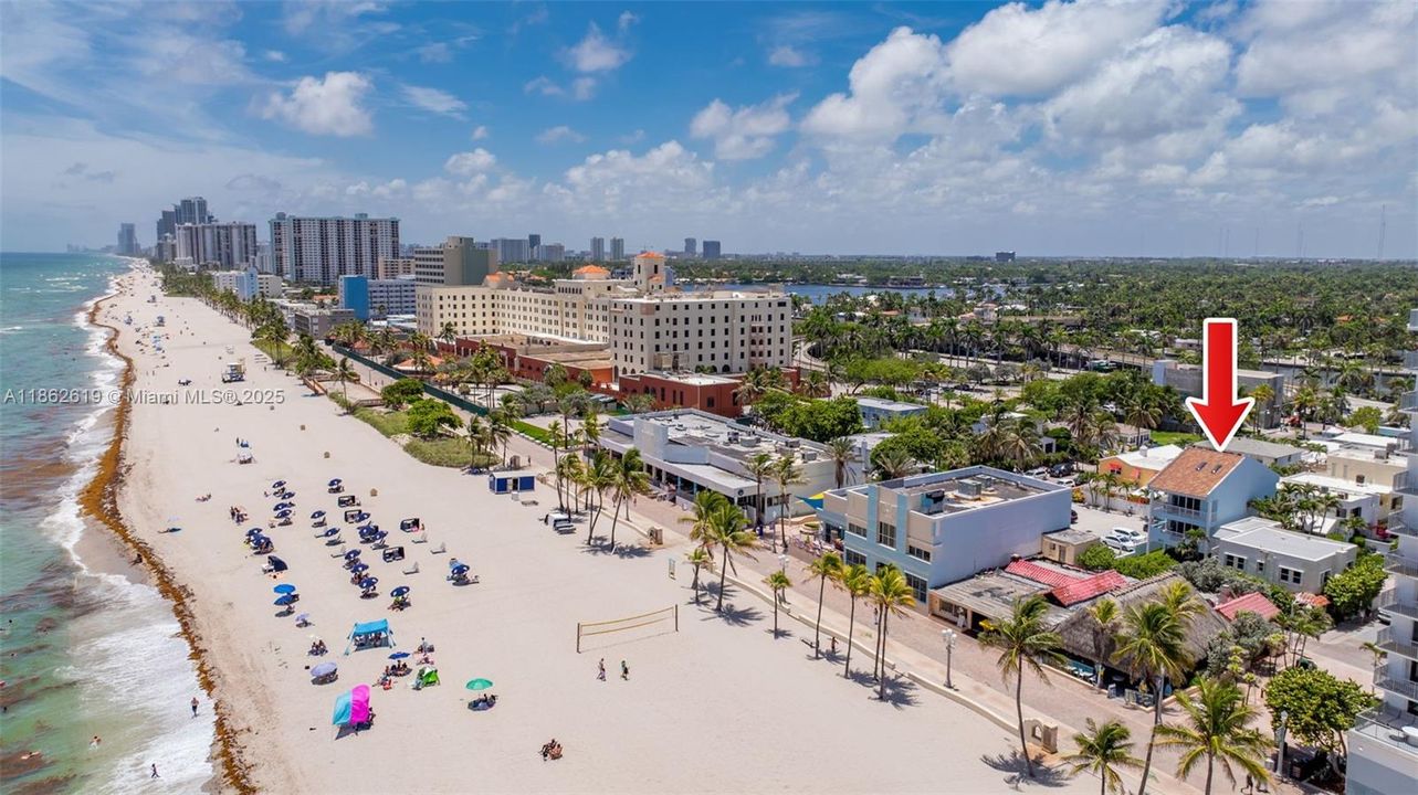 出租: $17,000 (2 贝兹, 2 浴室, 2454 平方英尺)