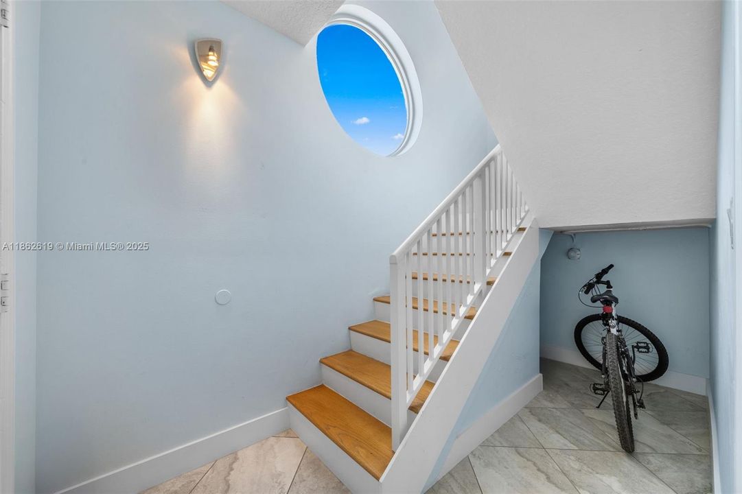 出租: $17,000 (2 贝兹, 2 浴室, 2454 平方英尺)