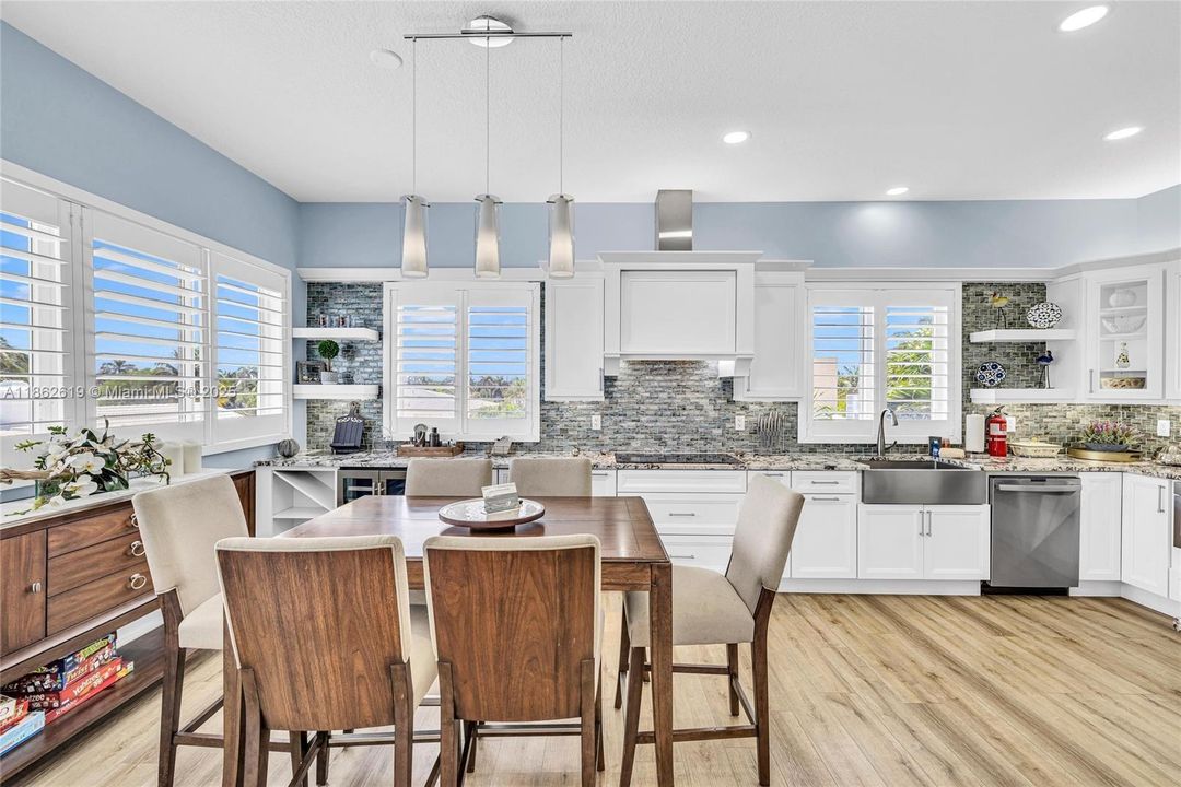 出租: $17,000 (2 贝兹, 2 浴室, 2454 平方英尺)