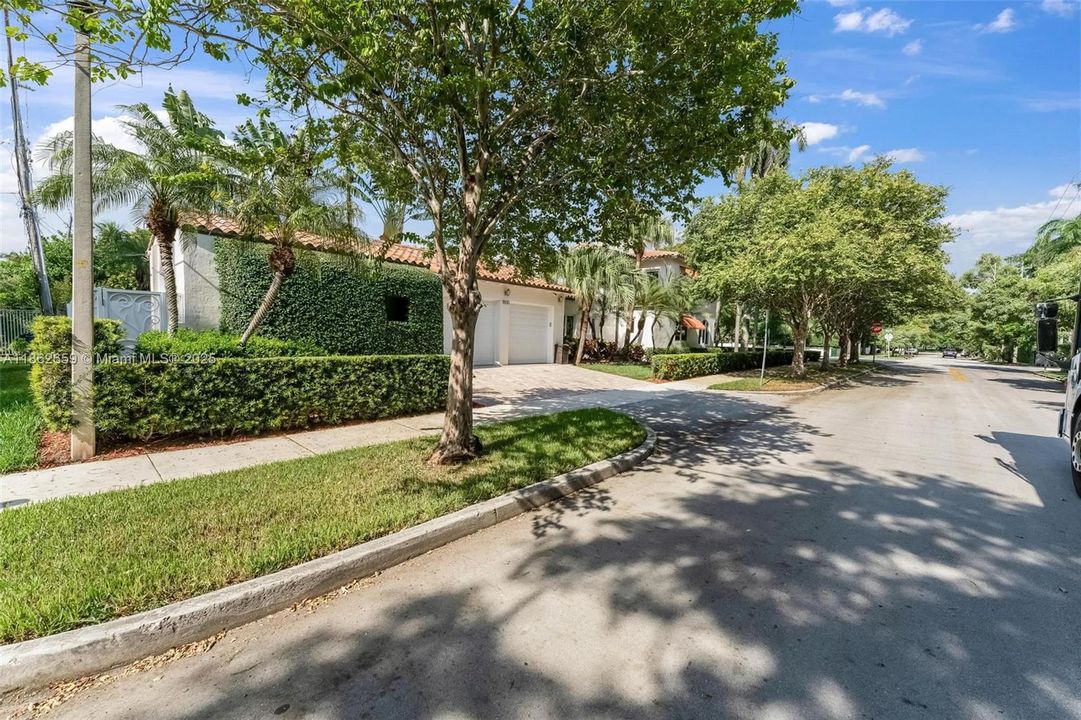 For Sale: $3,650,000 (4 beds, 4 baths, 3281 Square Feet)