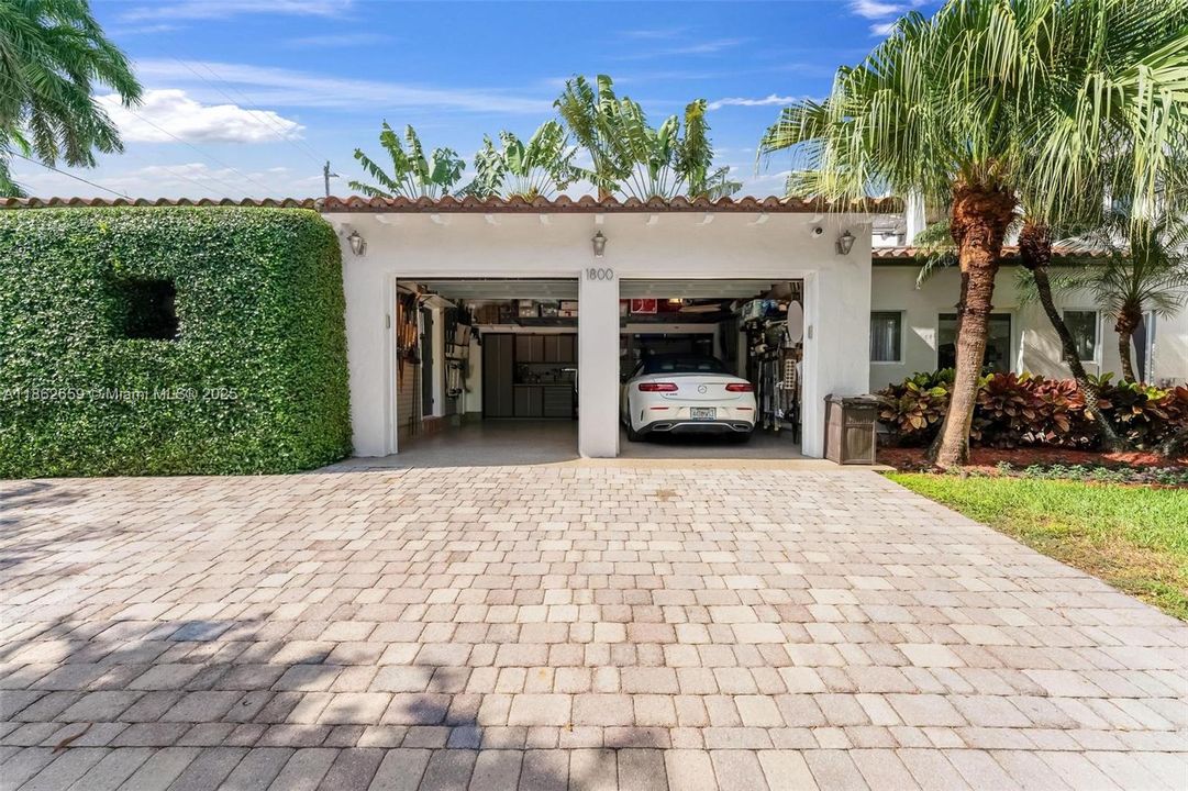 For Sale: $3,650,000 (4 beds, 4 baths, 3281 Square Feet)