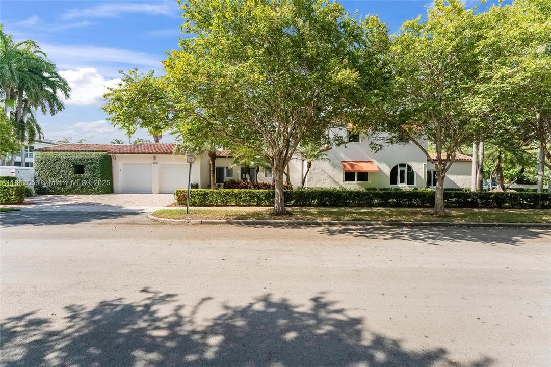 For Sale: $3,650,000 (4 beds, 4 baths, 3281 Square Feet)