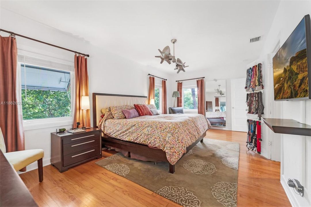 For Sale: $3,650,000 (4 beds, 4 baths, 3281 Square Feet)