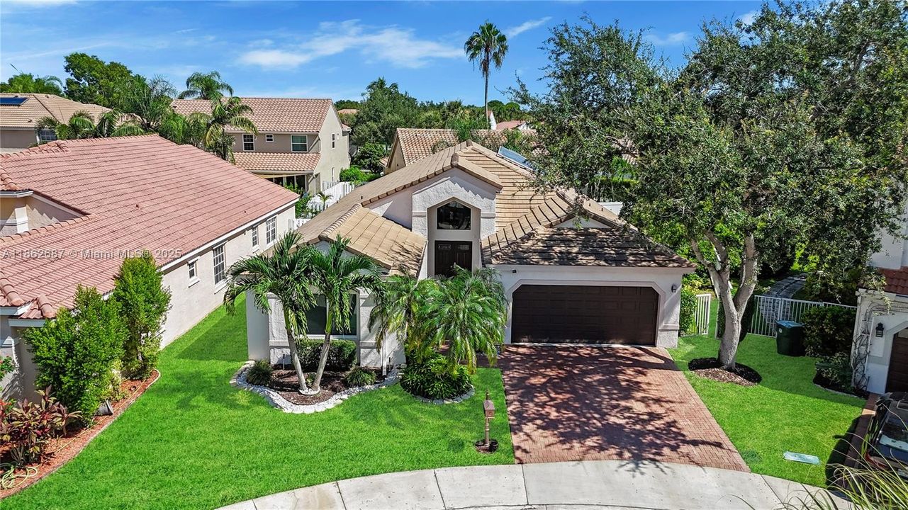 合同活跃: $885,000 (4 贝兹, 2 浴室, 2322 平方英尺)