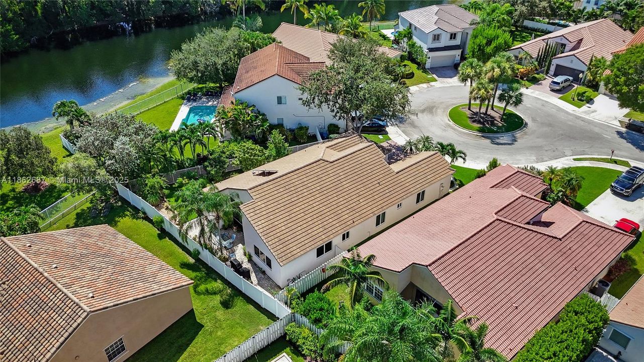 合同活跃: $885,000 (4 贝兹, 2 浴室, 2322 平方英尺)